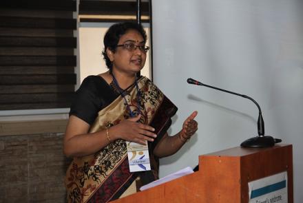 Kirtida talking at a Sjogrens Patient Support Group Meeting